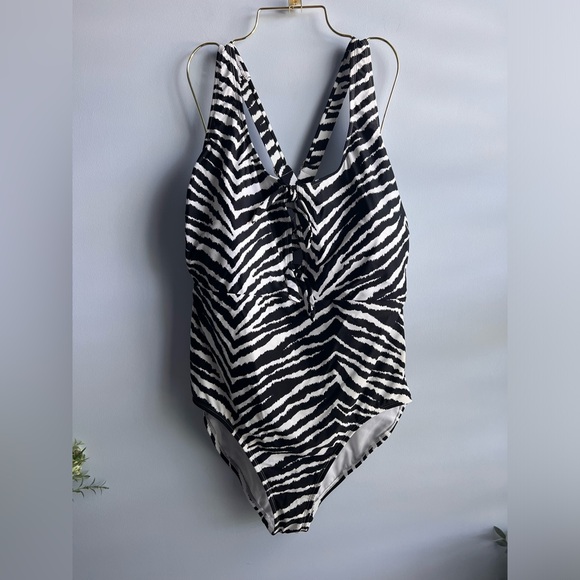 Salt + Cove Juniors Plus Size Knot-Front Cross-Back One-Piece Swimsuit - Picture 3 of 11